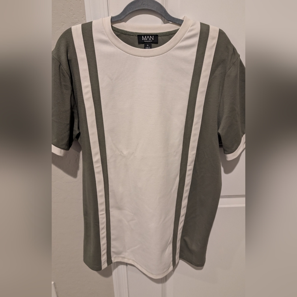Boohoo Green and White Short Sleeve Tee